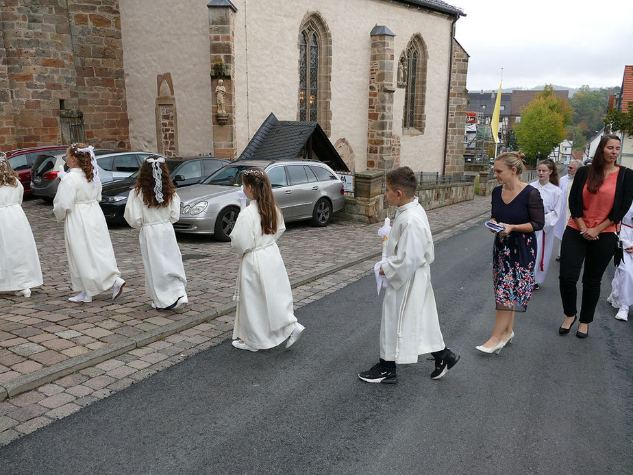 Feier der 1. Heiligen Kommunion in Sankt Crescentius (Foto: Karl-Franz Thiede)